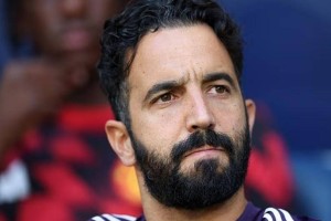 阿莫林满意曼联“夺冠”表现：新援“老詹”表现不错但需自律，塞斯科是答案