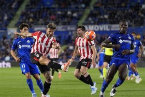 西甲终章夜:巴萨三冠加冕!毕尔巴鄂欧冠梦圆 西甲终章夜:巴萨三冠加冕!毕尔巴鄂欧冠梦圆