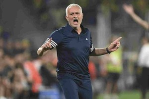 伊斯坦布尔之夜:穆里尼奥用一声“我们来了”把本菲卡逼进死角 伊斯坦布尔之夜:穆里尼奥用一声“我们来了”把本菲卡逼进死角