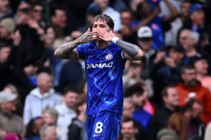 1-3！英超强强对决：10亿豪门大轮换送礼 9.2亿战舰守住欧冠区