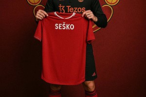 谢什科曼联周薪曝光，经纪人希望他穿9号！红魔一举动打动莱比锡