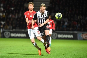 法甲欧战冲刺 VS 保级泥潭！里尔主场狂轰，昂热伤病潮下能守平吗？