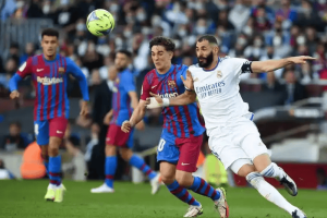 西甲巅峰对决：比利亚雷亚尔VS皇马——积分榜次席之争的战术博弈