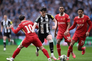 1.8亿英镑进账！利物浦锋线引援受阻，谁能接棒搭档萨拉赫？