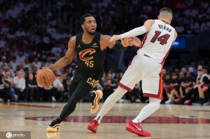 压倒性胜利！骑士横扫热火晋级 场均净胜30.5分