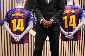 曼联转会梦碎：巴萨中场洛佩斯誓言留队