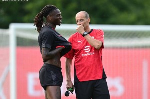 一日意甲动向:阿莱格里再次把莱奥顶到锋线,博尼继续搭档劳塔罗 一日意甲动向:阿莱格里再次把莱奥顶到锋线,博尼继续搭档劳塔罗