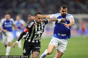 巴黎圣日耳曼奖杯展示:法甲大战昂热背后的荣耀与期待 巴黎圣日耳曼奖杯展示:法甲大战昂热背后的荣耀与期待