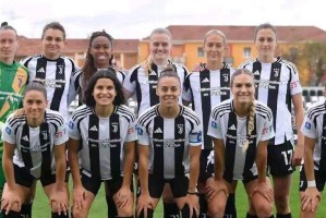 尤文女足夺冠盛典：4-0横扫罗马荣膺双冠王，意甲霸主瞄准欧冠荣耀