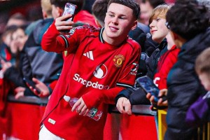 曼联开年薪5万新合同，小鲁尼无意模仿父亲！卡里克之子亦获续约