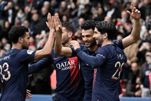 9月21日周日,法甲国家德比:马赛vs巴黎圣日耳曼 百年恩怨再燃韦洛德罗姆。 9月21日周日,法甲国家德比:马赛vs巴黎圣日耳曼 百年恩怨再燃韦洛德罗姆。