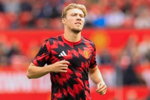 曼联磋商霍伊伦德转会条款，阿莫林暗示新援上位