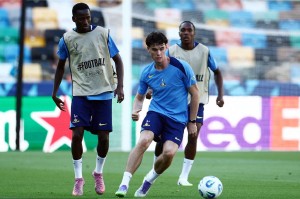 埃泽转会热刺?阿森纳虎视眈眈,夏季转会市场暗潮涌动 埃泽转会热刺?阿森纳虎视眈眈,夏季转会市场暗潮涌动