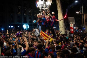 燃爆!巴萨女足欧冠决战夜,万名球迷“攻占”里斯本,只为那抹红蓝! 燃爆!巴萨女足欧冠决战夜,万名球迷“攻占”里斯本,只为那抹红蓝!