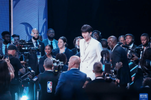 开拓者为杨瀚森安排专机 16顺位16号前来报到 开拓者为杨瀚森安排专机 16顺位16号前来报到