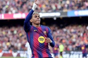 足坛一夜动态：拜仁12轮不败领跑，曼城绝杀鱼腩，巴萨AC米兰登顶