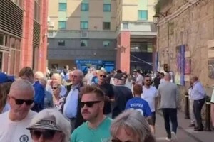 太阳报:切尔西手机APP票务系统瘫痪,数千球迷无法验票进场 太阳报:切尔西手机APP票务系统瘫痪,数千球迷无法验票进场