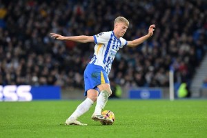 英媒:红军热刺纽卡拜仁关注布莱顿后卫范赫克,海鸥想续约有难度 英媒:红军热刺纽卡拜仁关注布莱顿后卫范赫克,海鸥想续约有难度