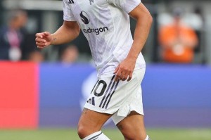 曼联季前赛迎战伯恩茅斯!首发阵容预测引发热议 曼联季前赛迎战伯恩茅斯!首发阵容预测引发热议