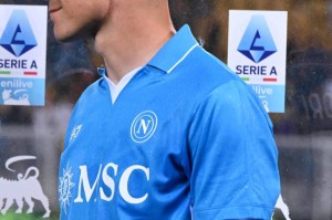 那不勒斯问鼎意甲，麦克托米奈携冠朝圣！教皇风趣回应“罗马心”，蓝军获“10号”神圣祝福？