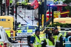 利物浦夺冠庆典乐极生悲!一男子驾车撞向人群,27人被送往医院 利物浦夺冠庆典乐极生悲!一男子驾车撞向人群,27人被送往医院