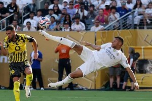 皇马高层敦促姆巴佩与维尼修斯解决分歧 皇马高层敦促姆巴佩与维尼修斯解决分歧