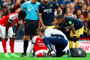 2-0！4连胜 英超榜首更迭：13.3亿豪门笑傲德比大战 两大核心全伤退