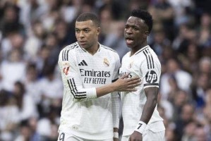 巴萨2-0完胜西班牙人！提前两轮问鼎西甲，弗兰克包揽国内三冠