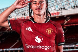 曼联100万再签中卫小妖，新体育总监钦点天才！新左闸已飞抵曼市