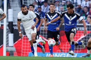 01:30 锁定！德甲中下游绞杀：柏林联合主场胜率近六成，汉堡客场疲软能否破局？