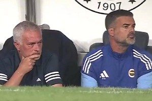 穆里尼奥率领费内巴切5-2逆转晋级欧冠附加赛决胜轮 穆里尼奥率领费内巴切5-2逆转晋级欧冠附加赛决胜轮