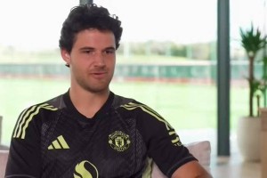 拉门斯训练征服阿莫林，首发战曼城只差一步！曼联最佳门将注定无法参赛