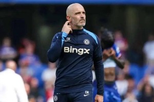 切尔西与曼联关键对决在即：蓝军冲击欧冠席位，红魔力求保面子