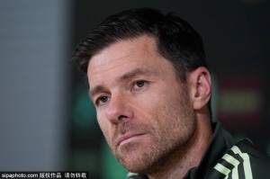 阿隆索解雇背后的真相：皇马更衣室权力斗争的内幕解析